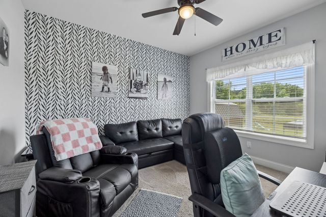 583 New Deal Potts Rd, Cottontown, TN 37048