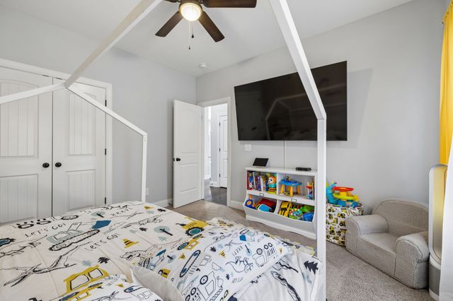 583 New Deal Potts Rd, Cottontown, TN 37048