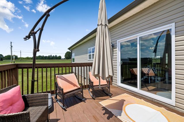 583 New Deal Potts Rd, Cottontown, TN 37048