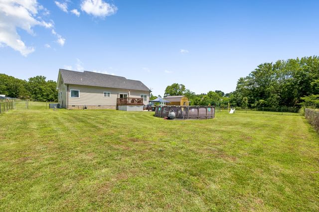 583 New Deal Potts Rd, Cottontown, TN 37048