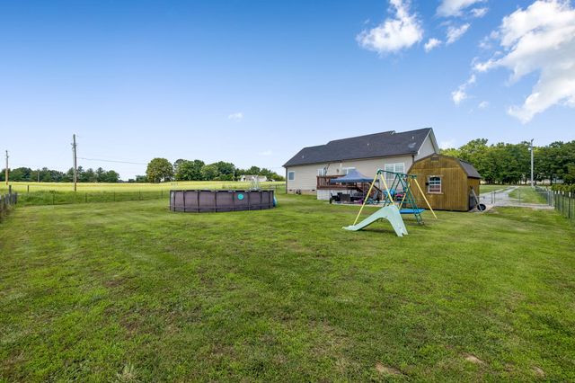 583 New Deal Potts Rd, Cottontown, TN 37048