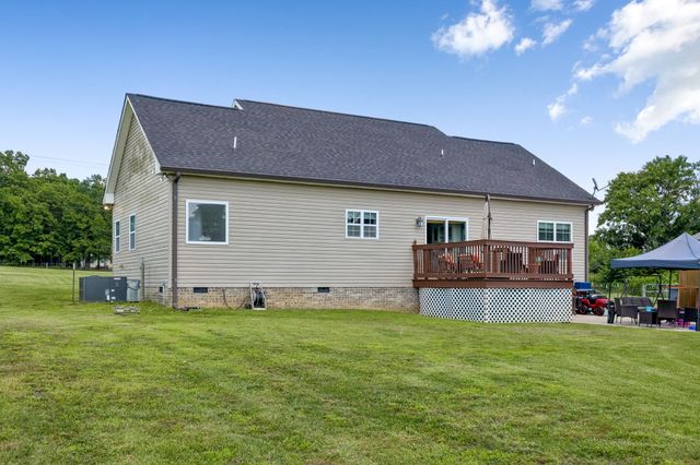 583 New Deal Potts Rd, Cottontown, TN 37048