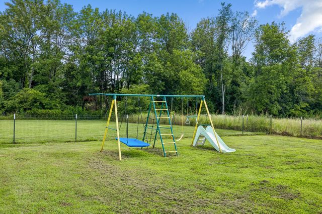 583 New Deal Potts Rd, Cottontown, TN 37048