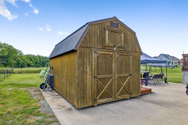583 New Deal Potts Rd, Cottontown, TN 37048