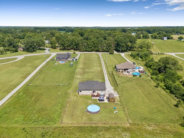 583 New Deal Potts Rd, Cottontown, TN 37048