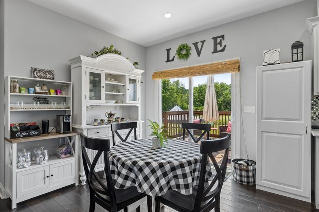 583 New Deal Potts Rd, Cottontown, TN 37048