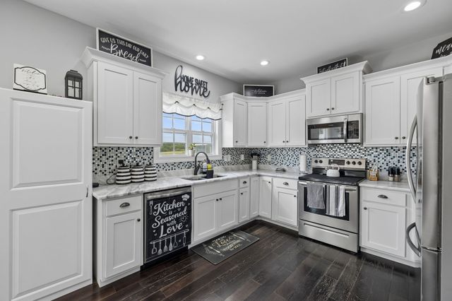 583 New Deal Potts Rd, Cottontown, TN 37048