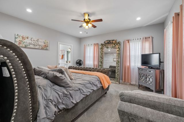 583 New Deal Potts Rd, Cottontown, TN 37048