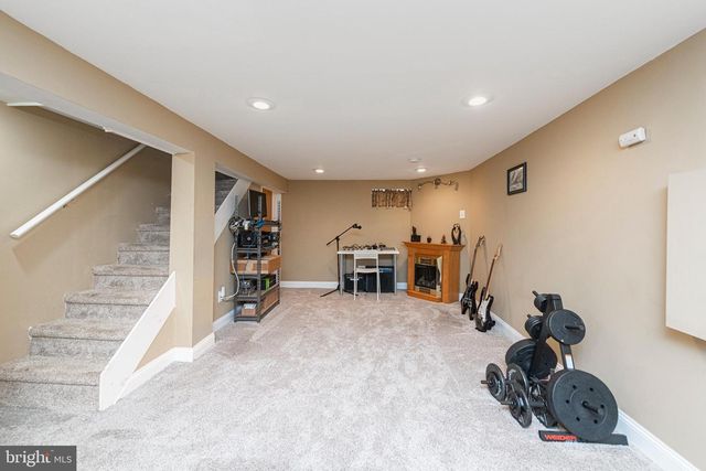 2015 DUTTON MILL RD, Aston, PA 19014