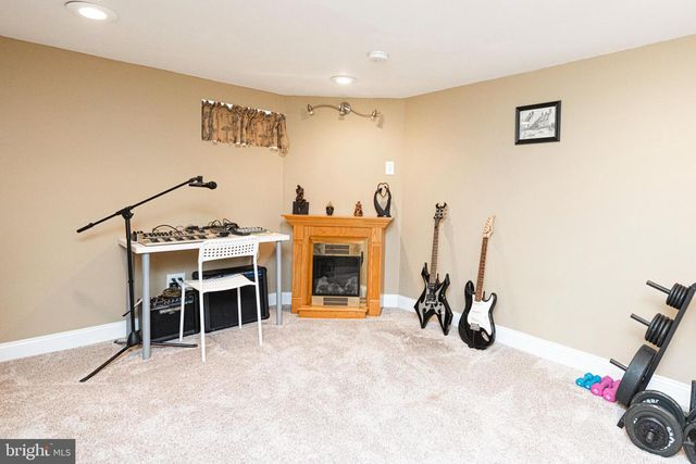 2015 DUTTON MILL RD, Aston, PA 19014