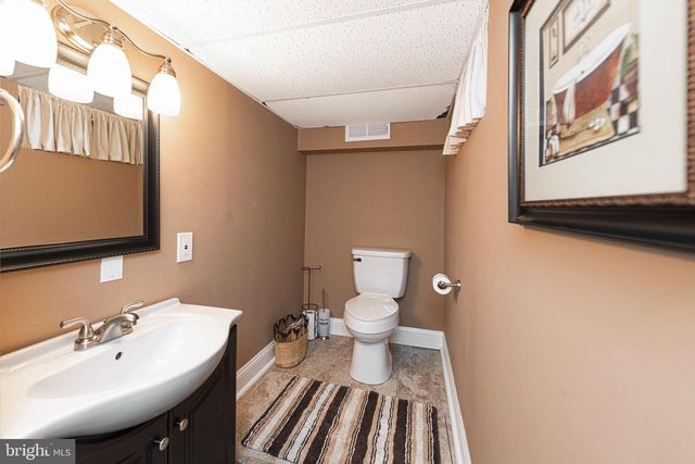 2015 DUTTON MILL RD, Aston, PA 19014