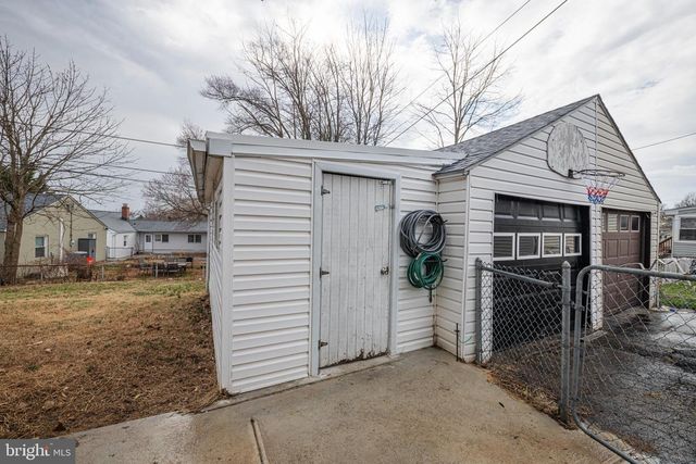 2015 DUTTON MILL RD, Aston, PA 19014