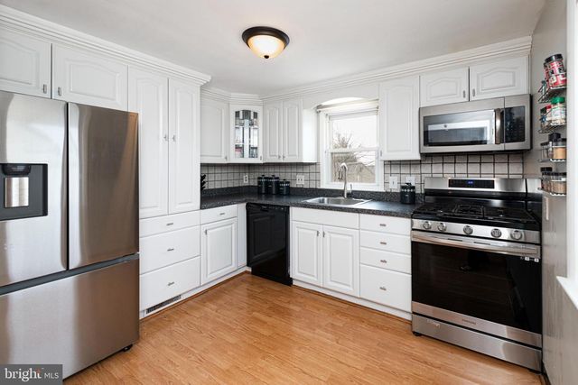 2015 DUTTON MILL RD, Aston, PA 19014