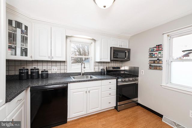 2015 DUTTON MILL RD, Aston, PA 19014