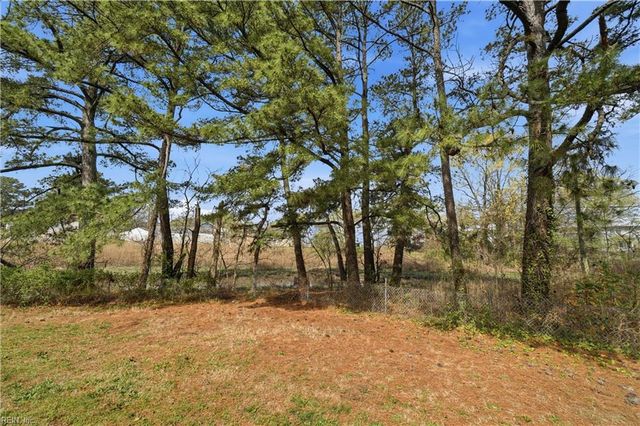 837 Pine Harbor DR, Norfolk, VA 23502