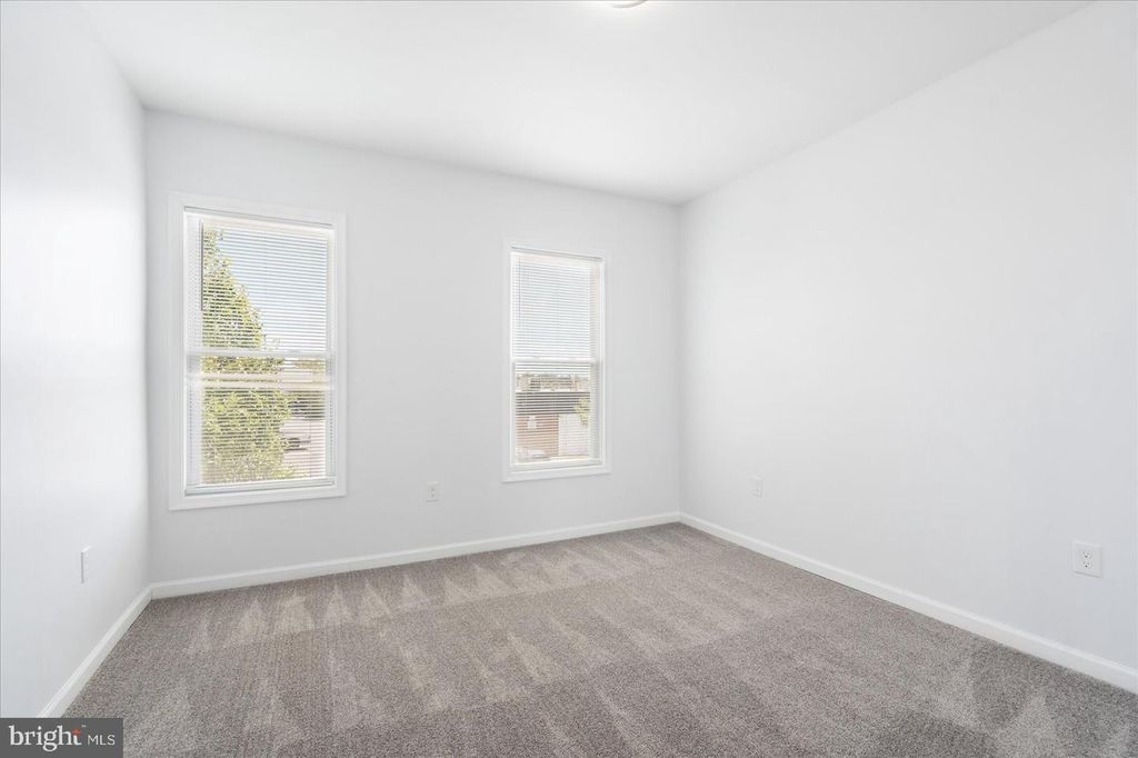 Image 14 of property listing at 226 N ELLWOOD AVE, Baltimore, MD 21224