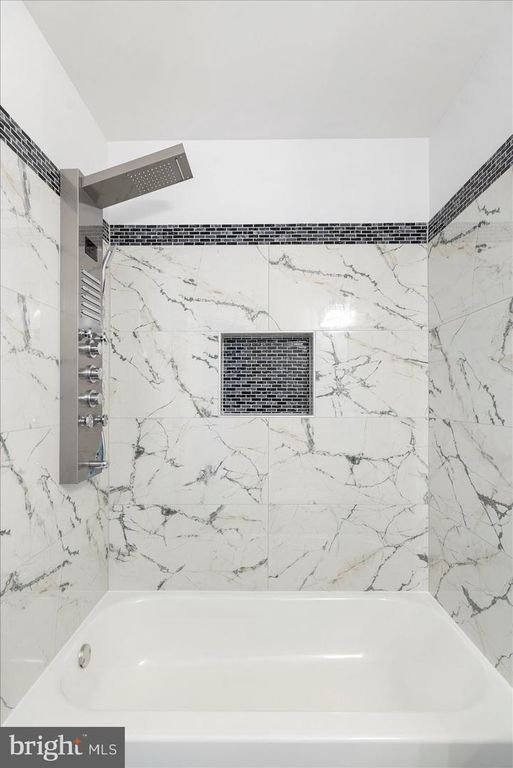 Image 15 of property listing at 226 N ELLWOOD AVE, Baltimore, MD 21224