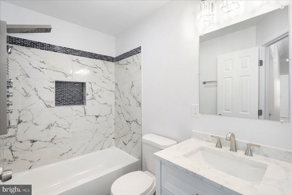 Image 16 of property listing at 226 N ELLWOOD AVE, Baltimore, MD 21224