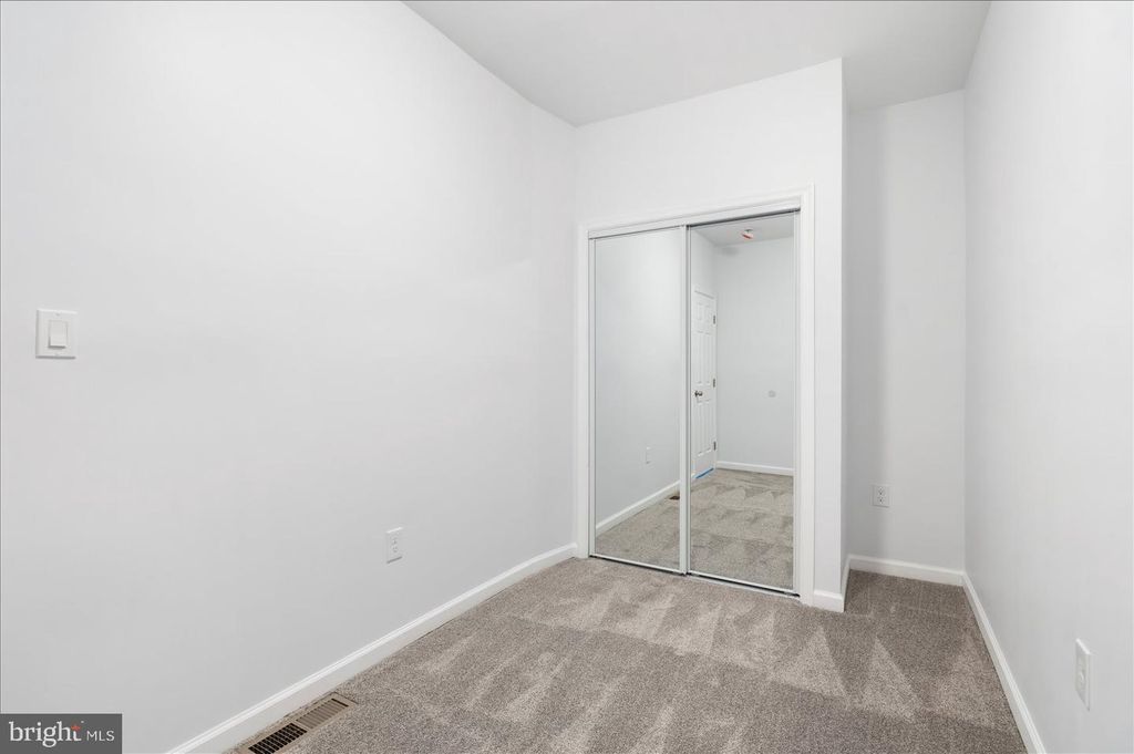 Image 18 of property listing at 226 N ELLWOOD AVE, Baltimore, MD 21224