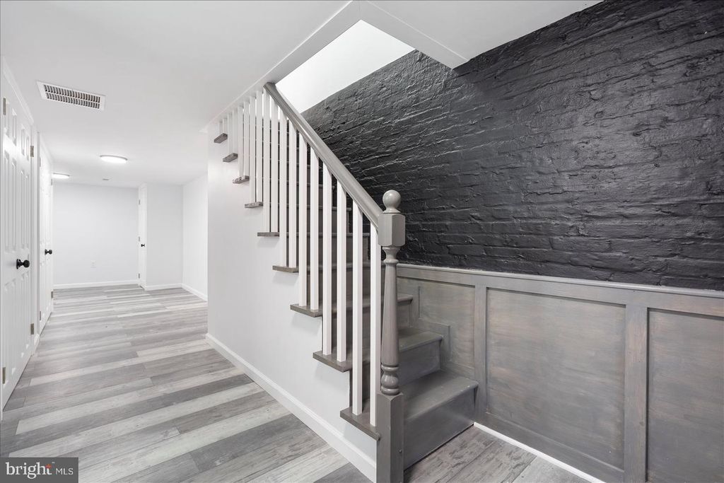 Image 19 of property listing at 226 N ELLWOOD AVE, Baltimore, MD 21224