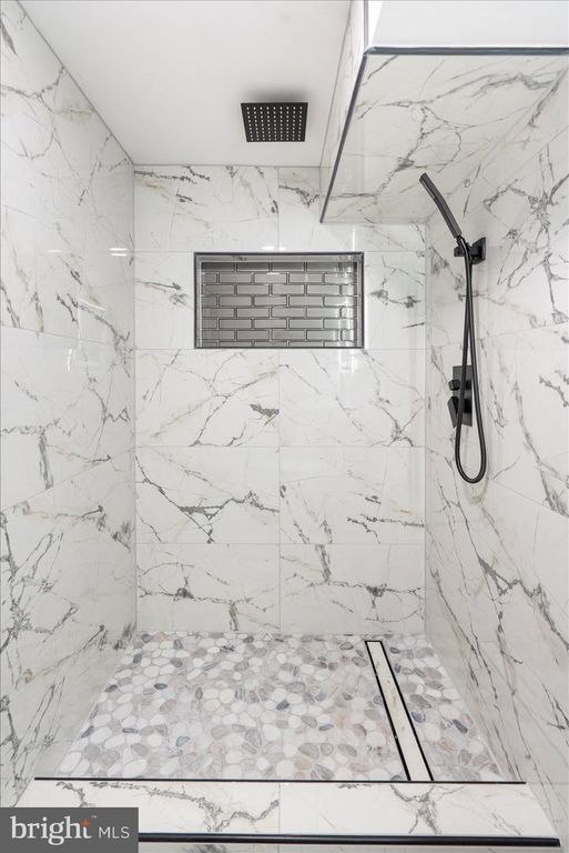 Image 22 of property listing at 226 N ELLWOOD AVE, Baltimore, MD 21224