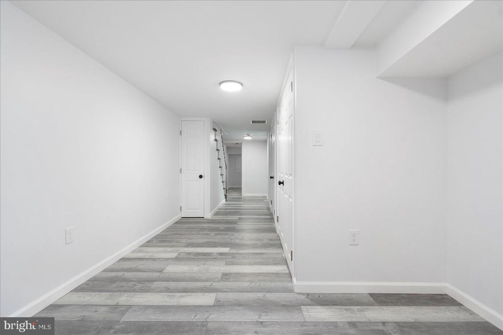 Image 23 of property listing at 226 N ELLWOOD AVE, Baltimore, MD 21224