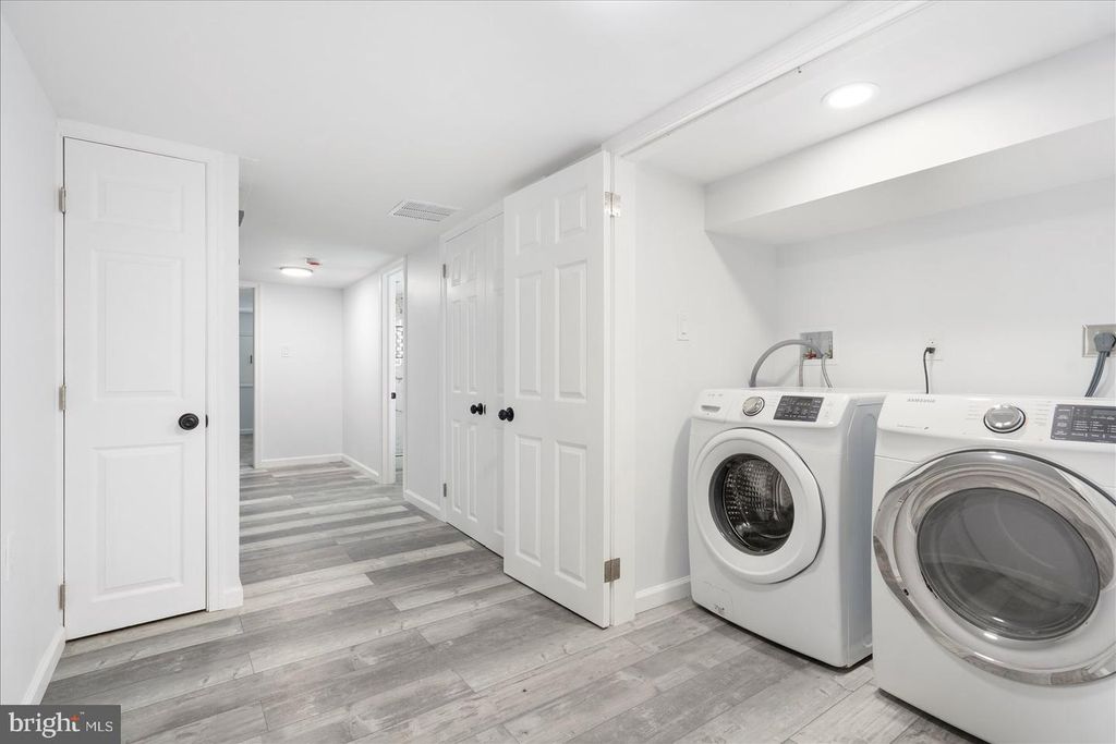 Image 24 of property listing at 226 N ELLWOOD AVE, Baltimore, MD 21224