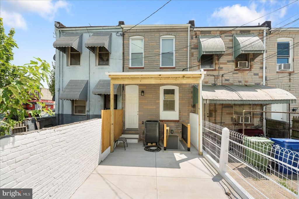 Image 26 of property listing at 226 N ELLWOOD AVE, Baltimore, MD 21224