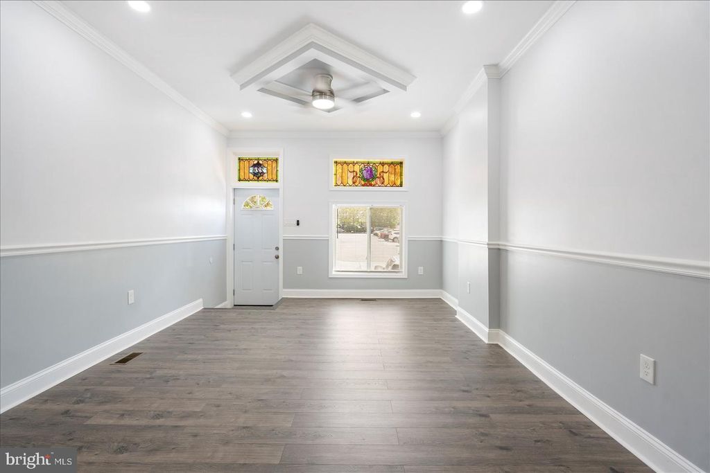 Image 3 of property listing at 226 N ELLWOOD AVE, Baltimore, MD 21224