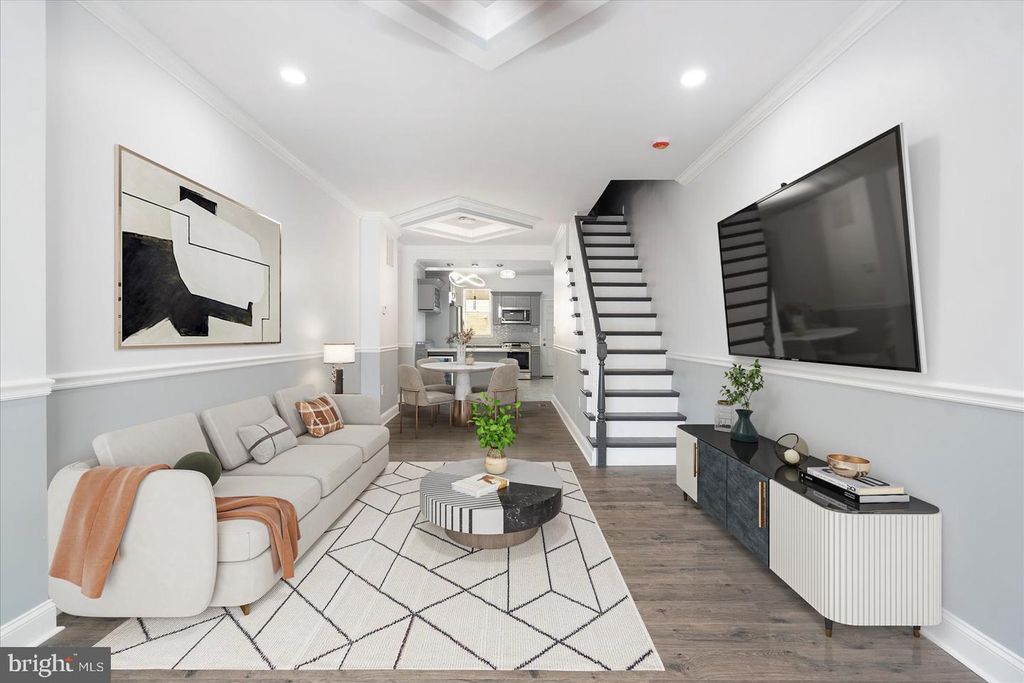 Image 4 of property listing at 226 N ELLWOOD AVE, Baltimore, MD 21224