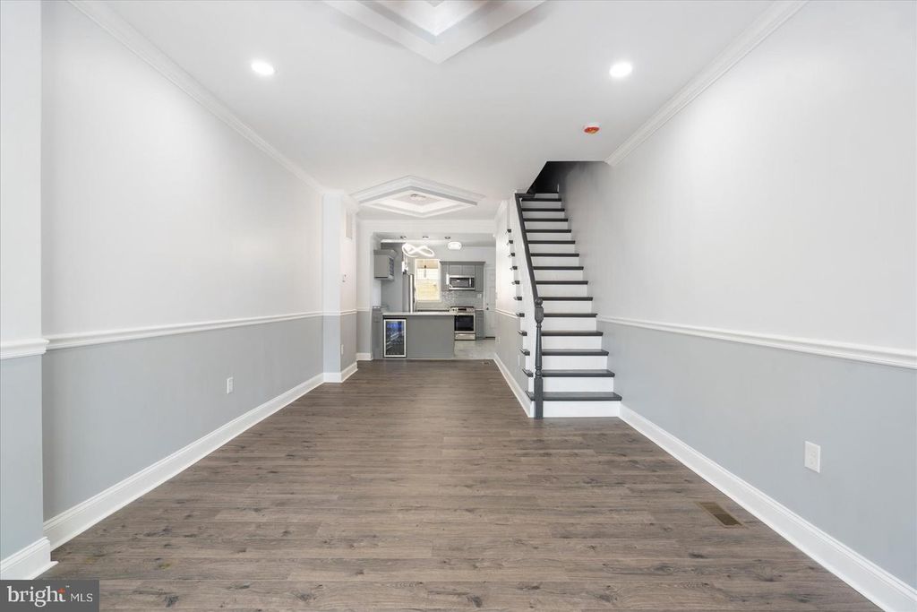 Image 5 of property listing at 226 N ELLWOOD AVE, Baltimore, MD 21224