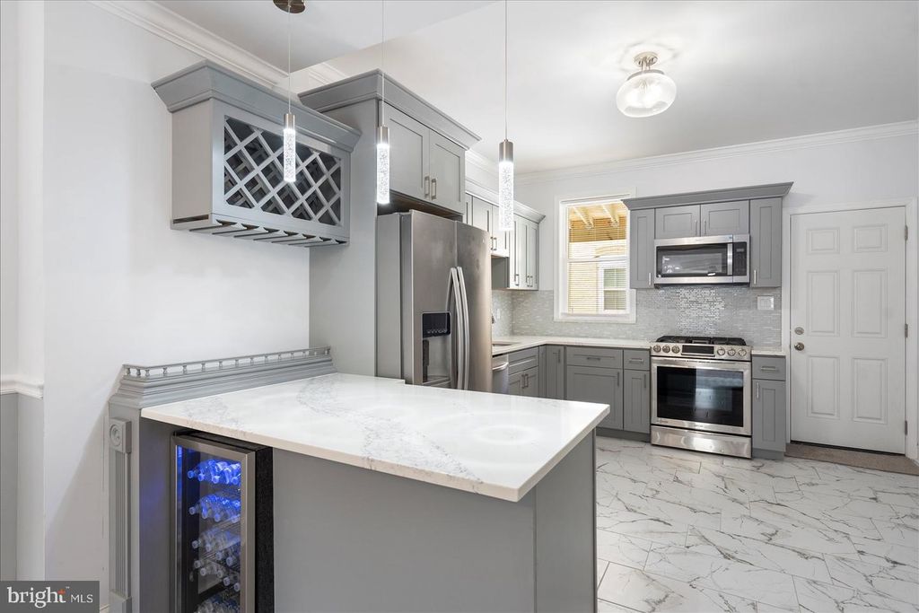 Image 7 of property listing at 226 N ELLWOOD AVE, Baltimore, MD 21224