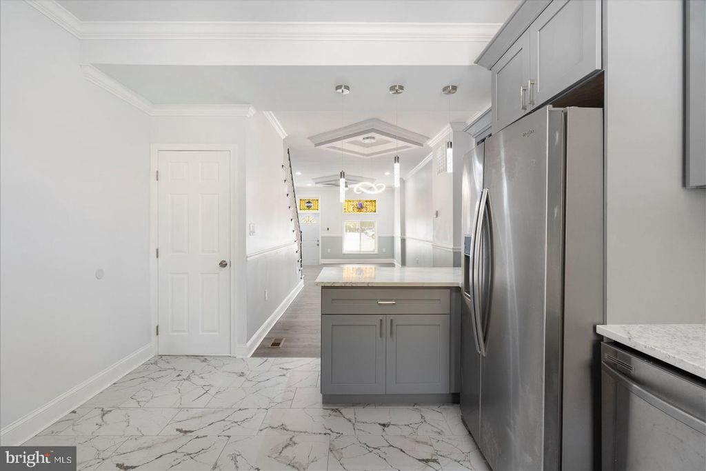 Image 8 of property listing at 226 N ELLWOOD AVE, Baltimore, MD 21224