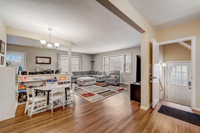 412 N Chicago AVENUE, South Milwaukee, WI 53172