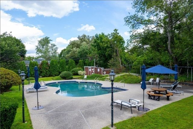 224 Park St B4, Stoneham, MA 02180