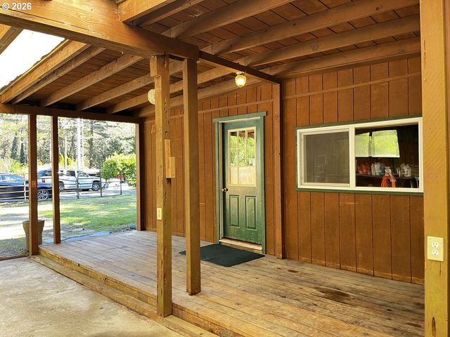 85122 Cedar Dr, Florence, OR 97439