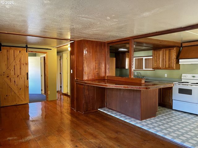 85122 Cedar Dr, Florence, OR 97439