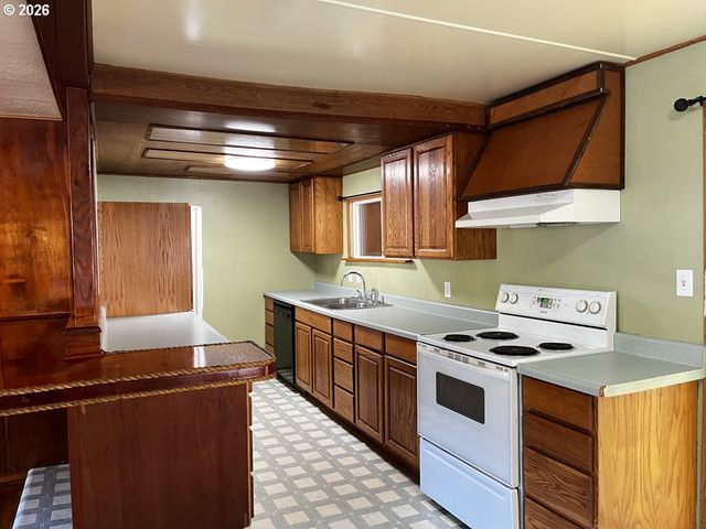 85122 Cedar Dr, Florence, OR 97439