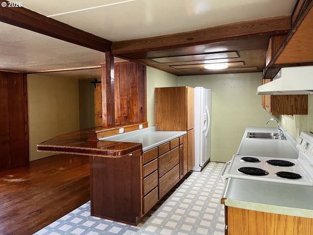 85122 Cedar Dr, Florence, OR 97439