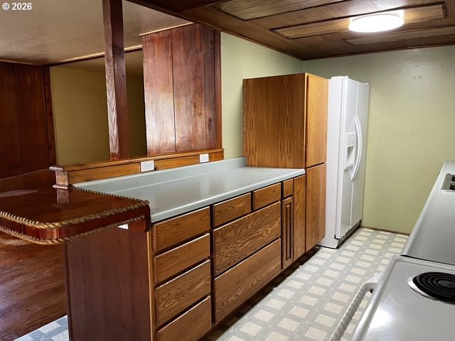 85122 Cedar Dr, Florence, OR 97439