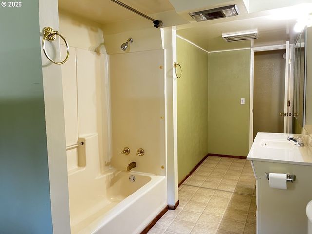 85122 Cedar Dr, Florence, OR 97439