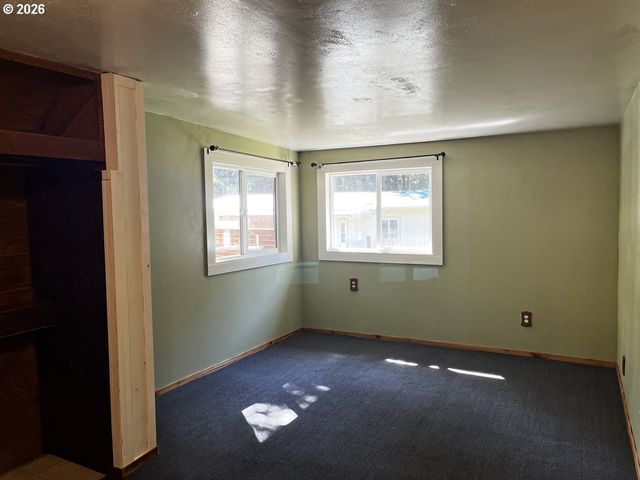 85122 Cedar Dr, Florence, OR 97439