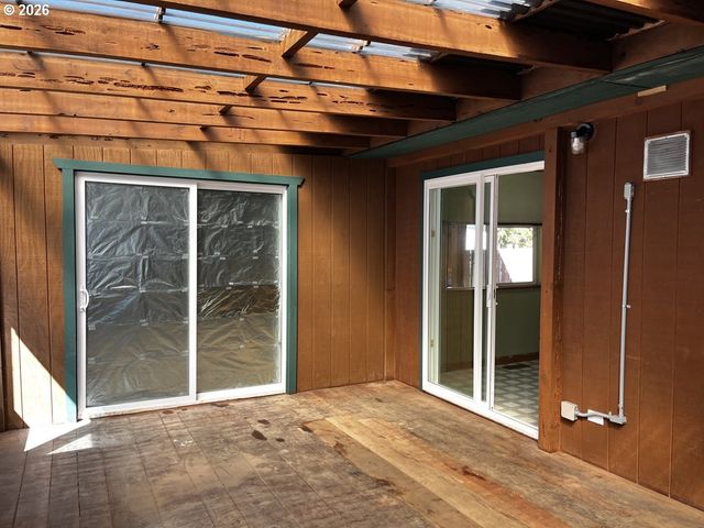 85122 Cedar Dr, Florence, OR 97439