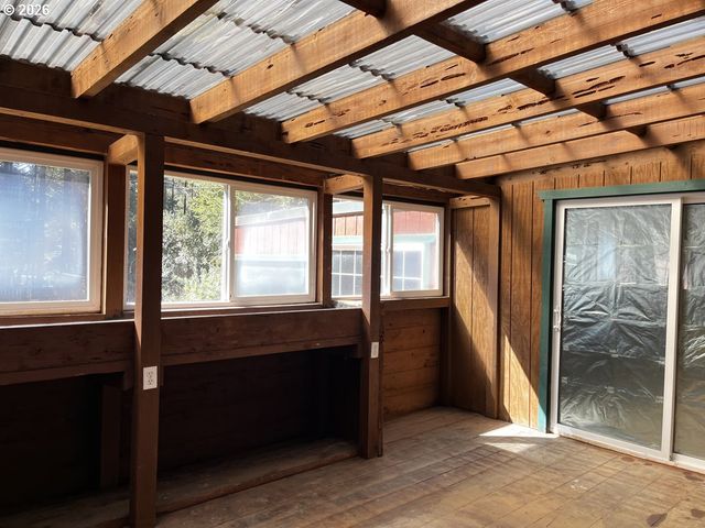 85122 Cedar Dr, Florence, OR 97439