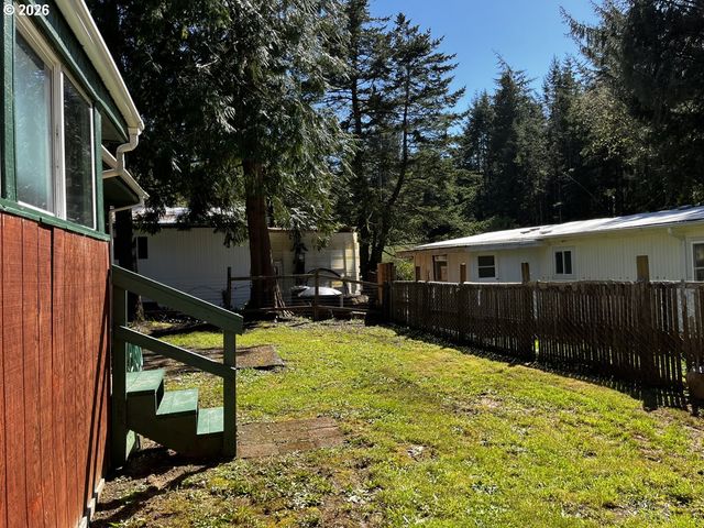 85122 Cedar Dr, Florence, OR 97439