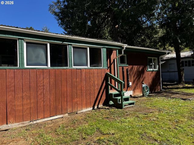 85122 Cedar Dr, Florence, OR 97439