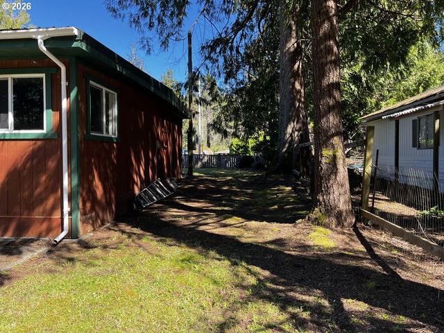 85122 Cedar Dr, Florence, OR 97439