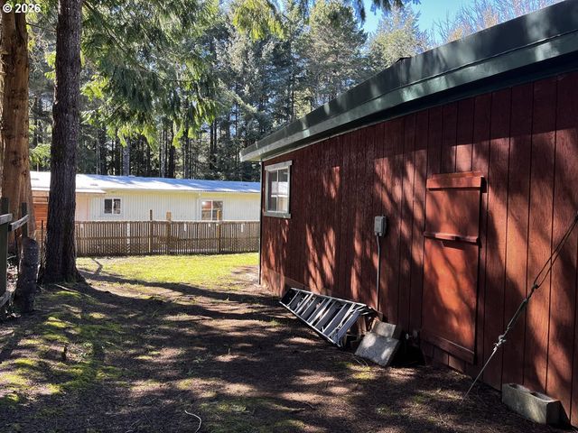 85122 Cedar Dr, Florence, OR 97439