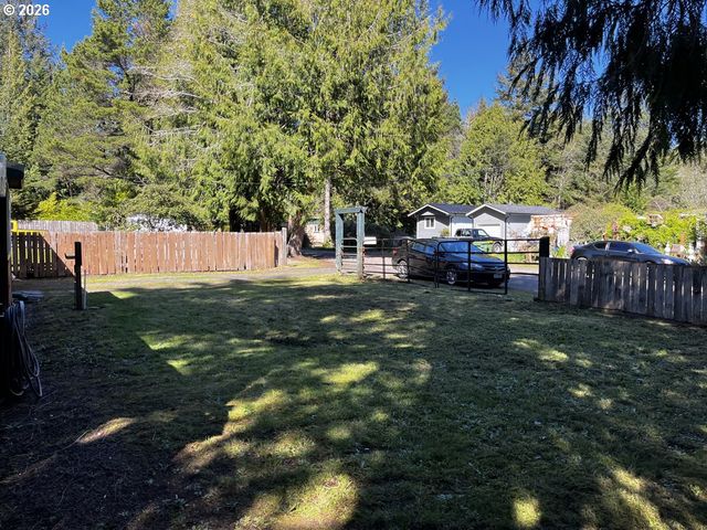 85122 Cedar Dr, Florence, OR 97439