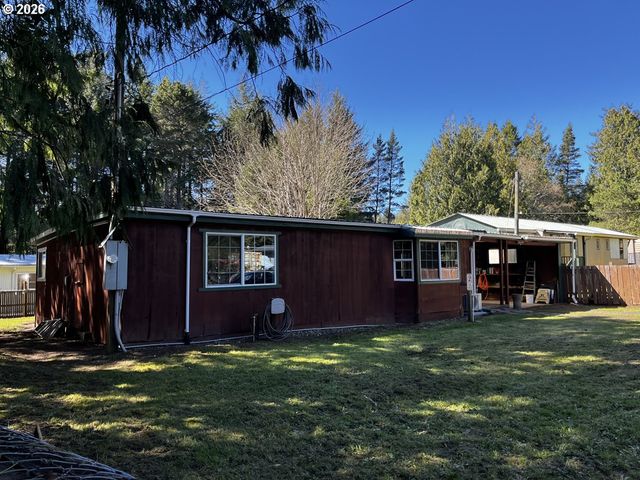 85122 Cedar Dr, Florence, OR 97439